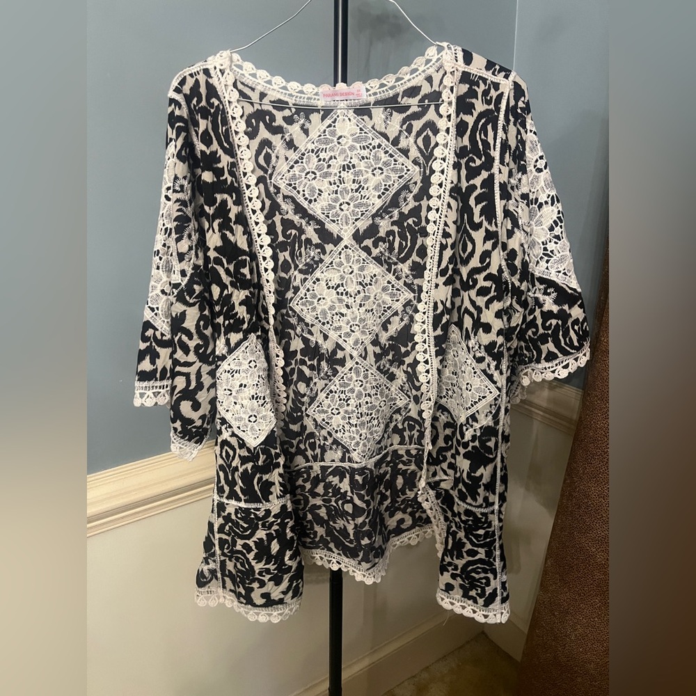 parami Design Black and White Lace Patterned‎ Top 3X
